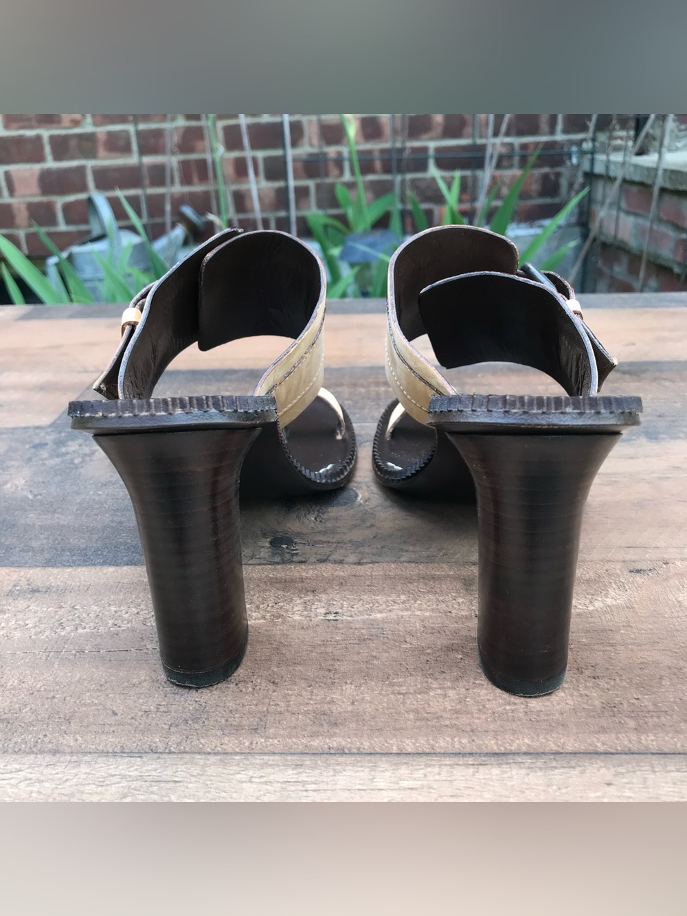 MICHAEL KORS 7 Suede Buckle Toe Loop Stacked Heel Embossed Leather Mule Sandals - Picture 4 of 16